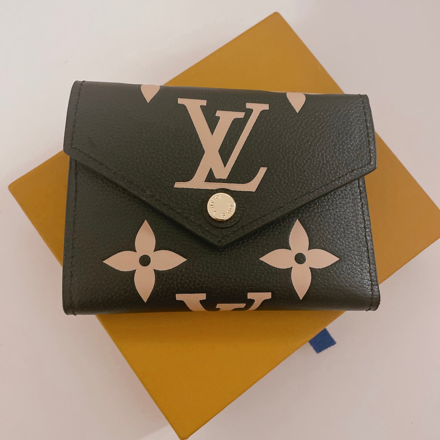 LV BLACK WALLET - MARO JEWELRY